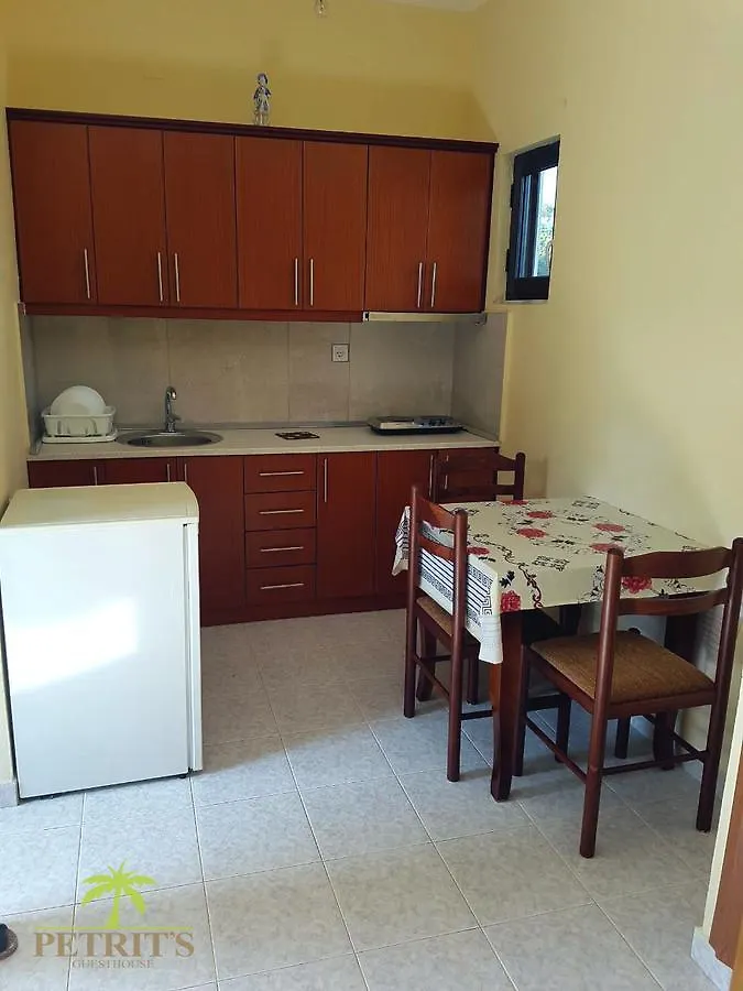 Petrit Guesthouse Ksamil